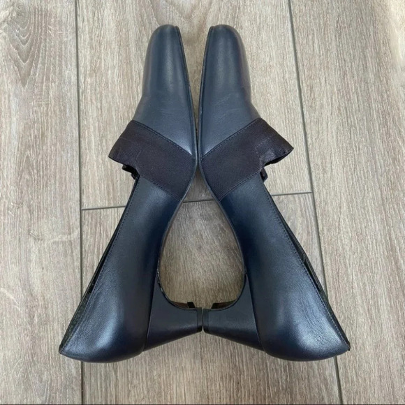 Trotters Women's Beth Pump in Navy Kid - Picture 9 of 14